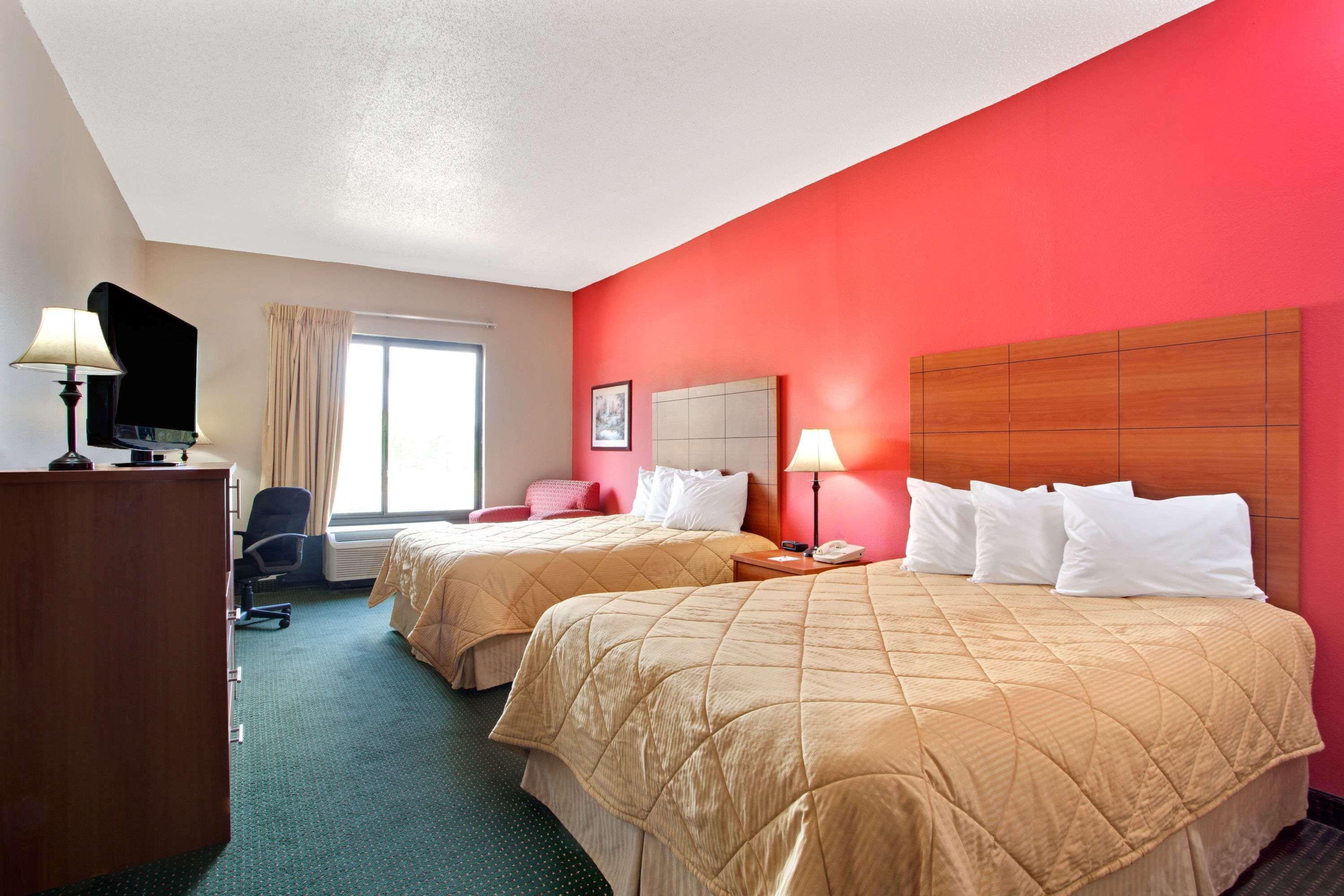 Ramada By Wyndham Pearl/Jackson Airport Hotell Exteriör bild