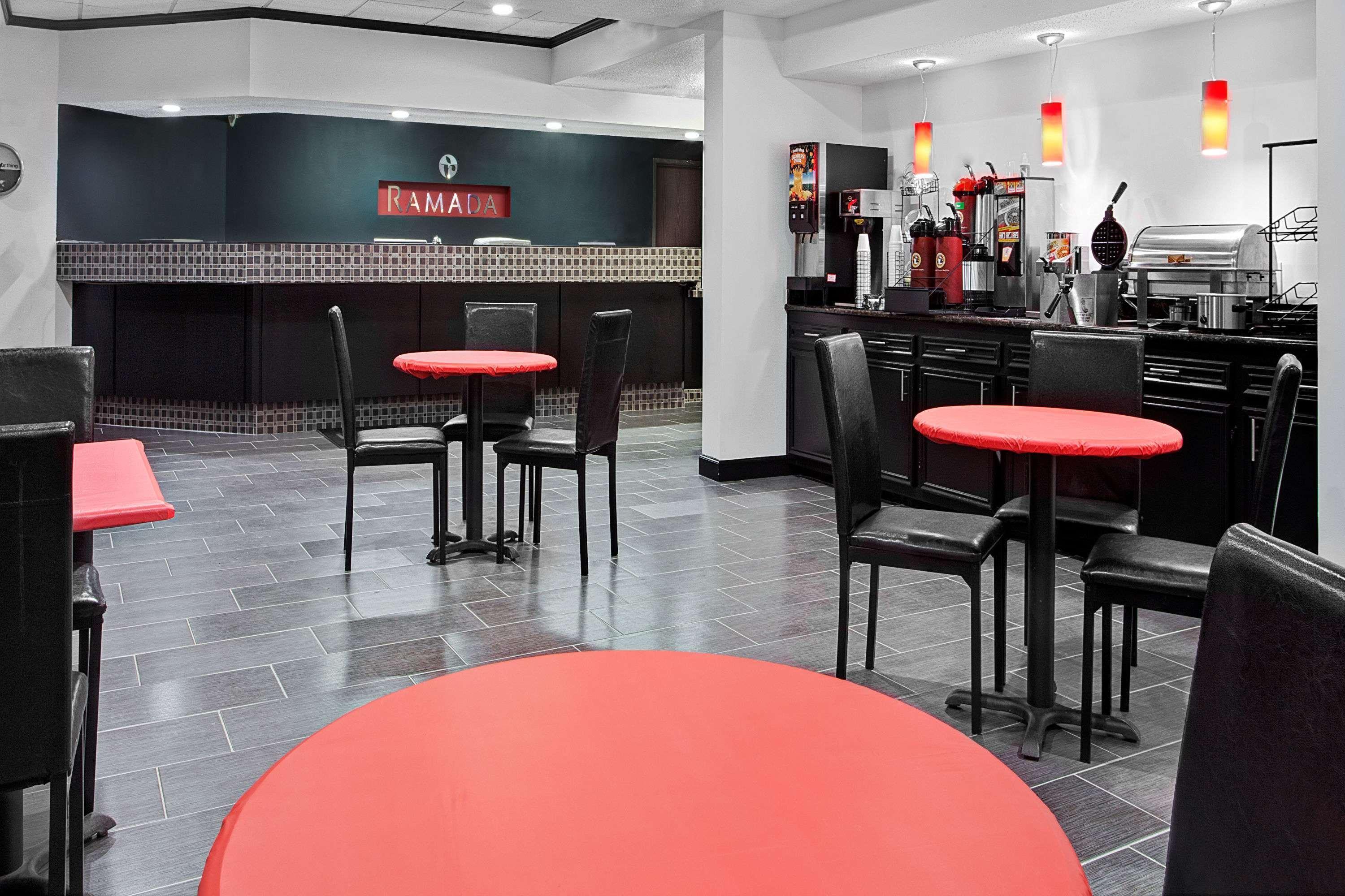 Ramada By Wyndham Pearl/Jackson Airport Hotell Exteriör bild