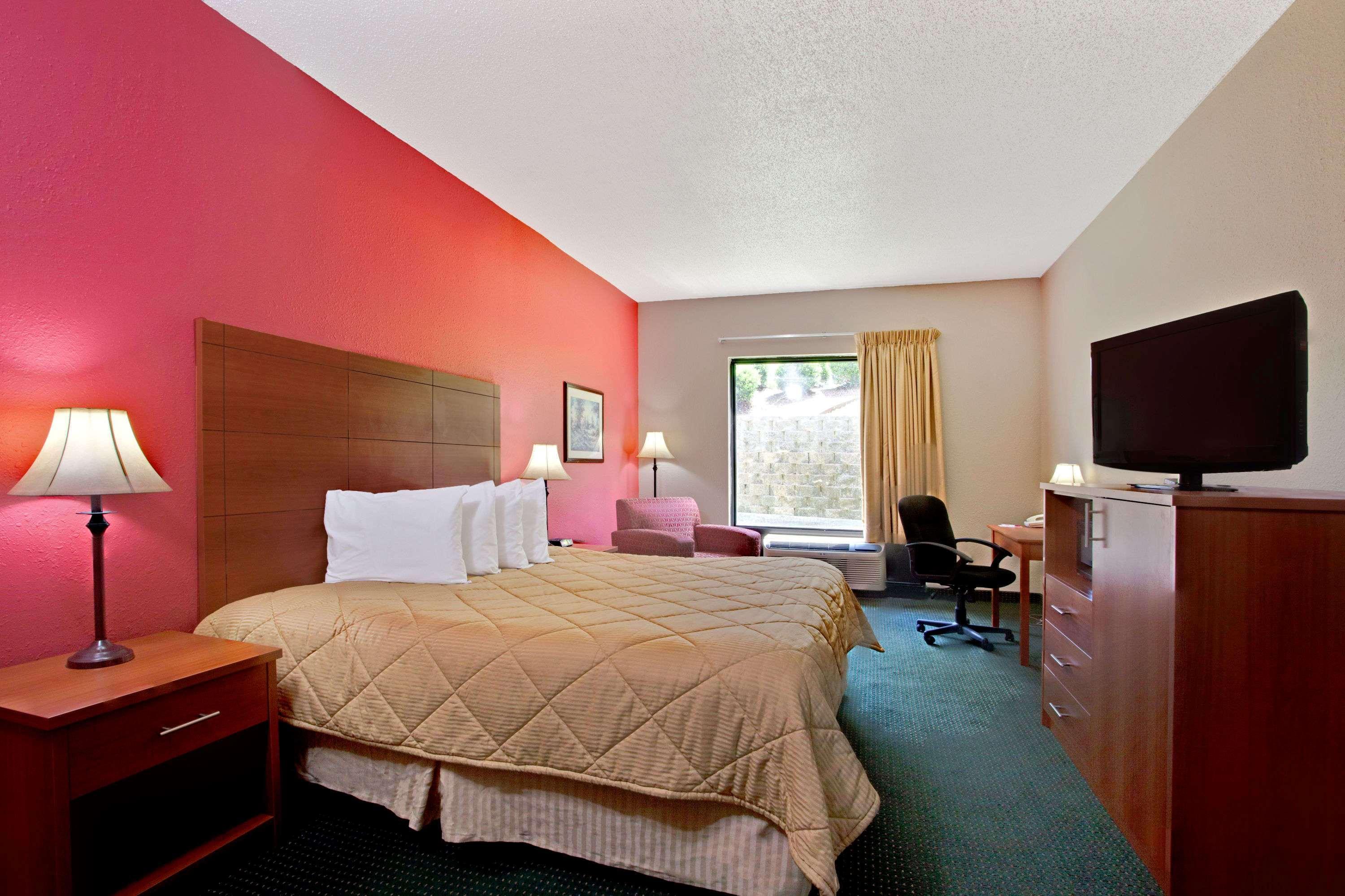 Ramada By Wyndham Pearl/Jackson Airport Hotell Exteriör bild