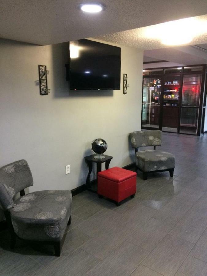 Ramada By Wyndham Pearl/Jackson Airport Hotell Exteriör bild