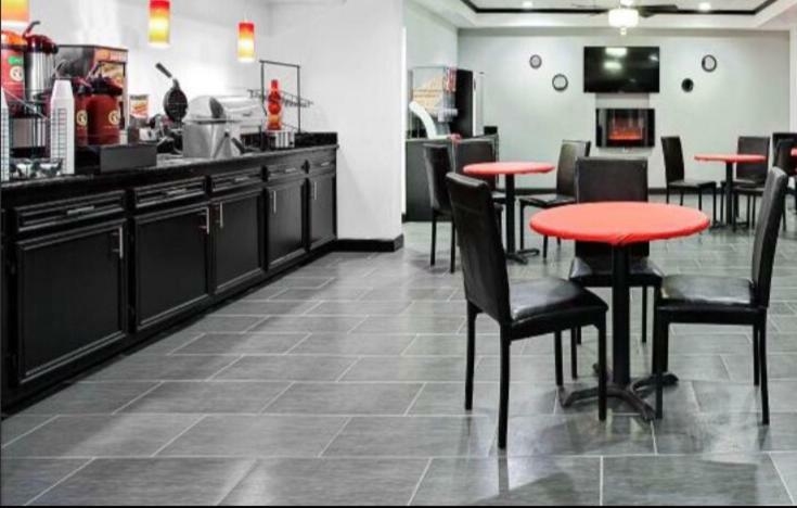Ramada By Wyndham Pearl/Jackson Airport Hotell Exteriör bild